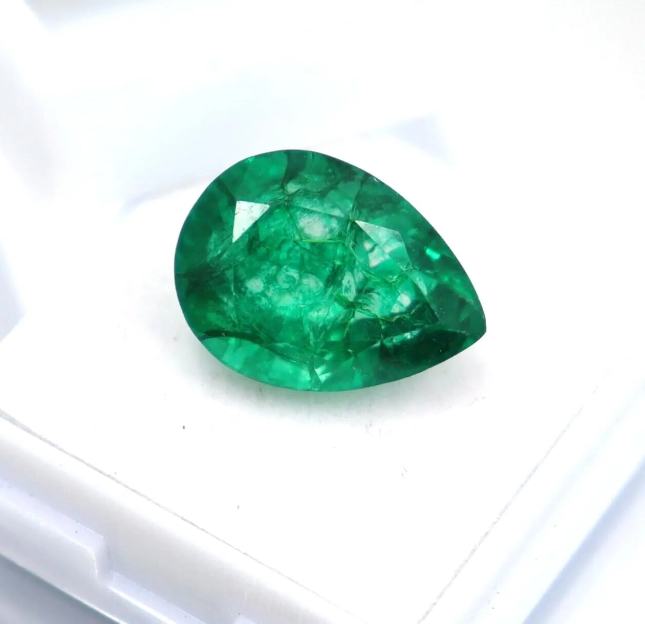 9.55 Ct Colombian Natural Green Emerald Certified Loose Gemstone Pear Shape For Jewelry Making, Medium