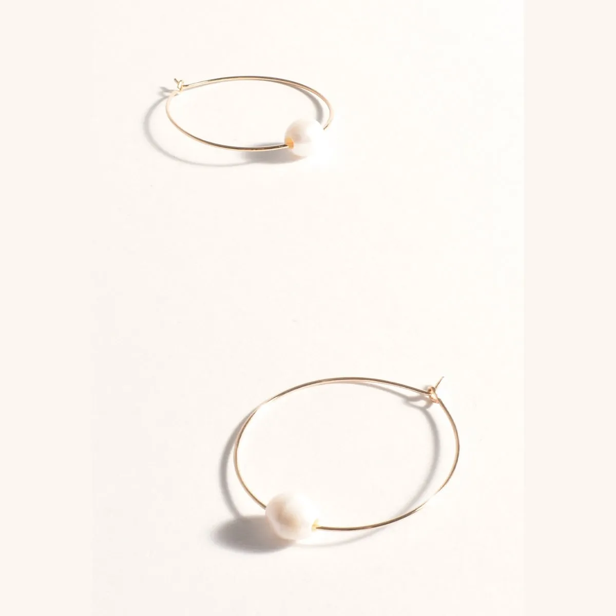 Fine Wire Pearl Hoop Earrings (Gold)