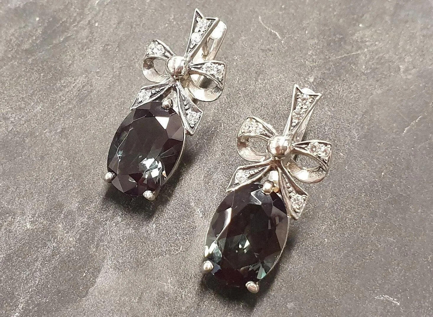 Green Diamond Earrings - Vintage Ribbon Earrings - Classic Drop Earrings