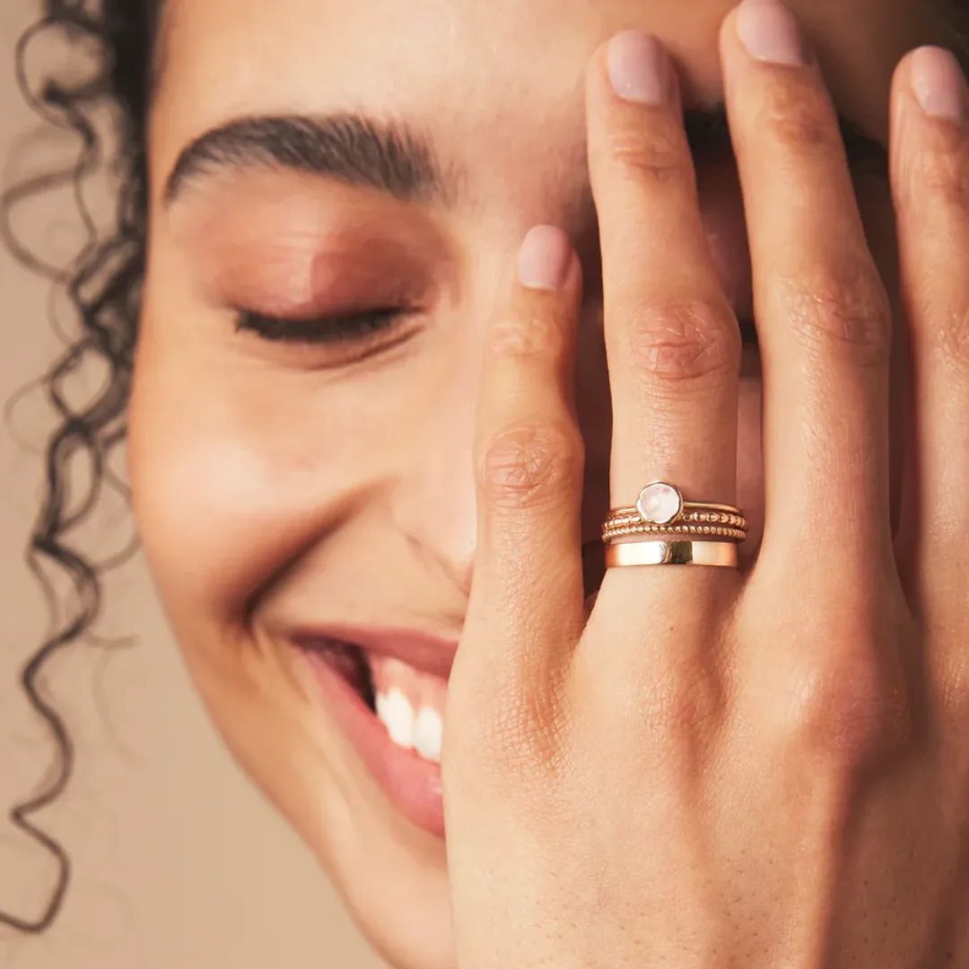 Labradorite Mini Mood Ring (10K Yellow Gold)