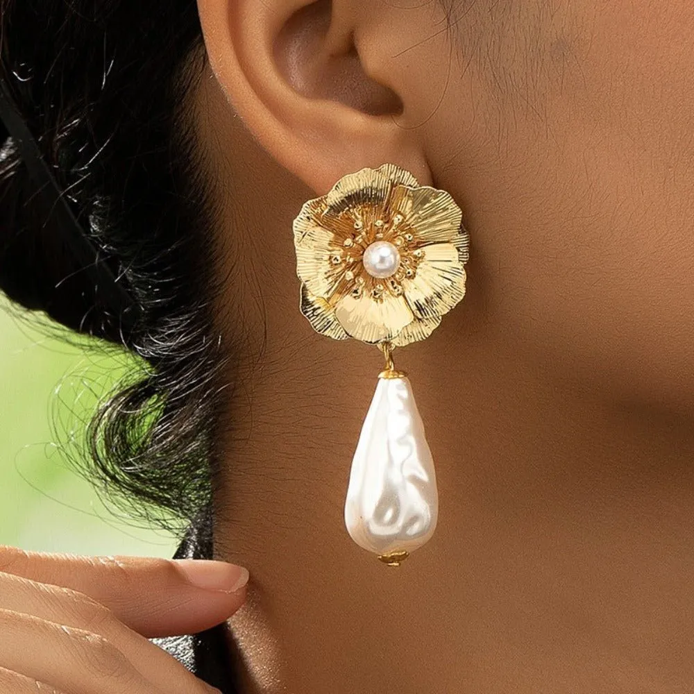 Luxury Elegant Flower Pearl Earrings