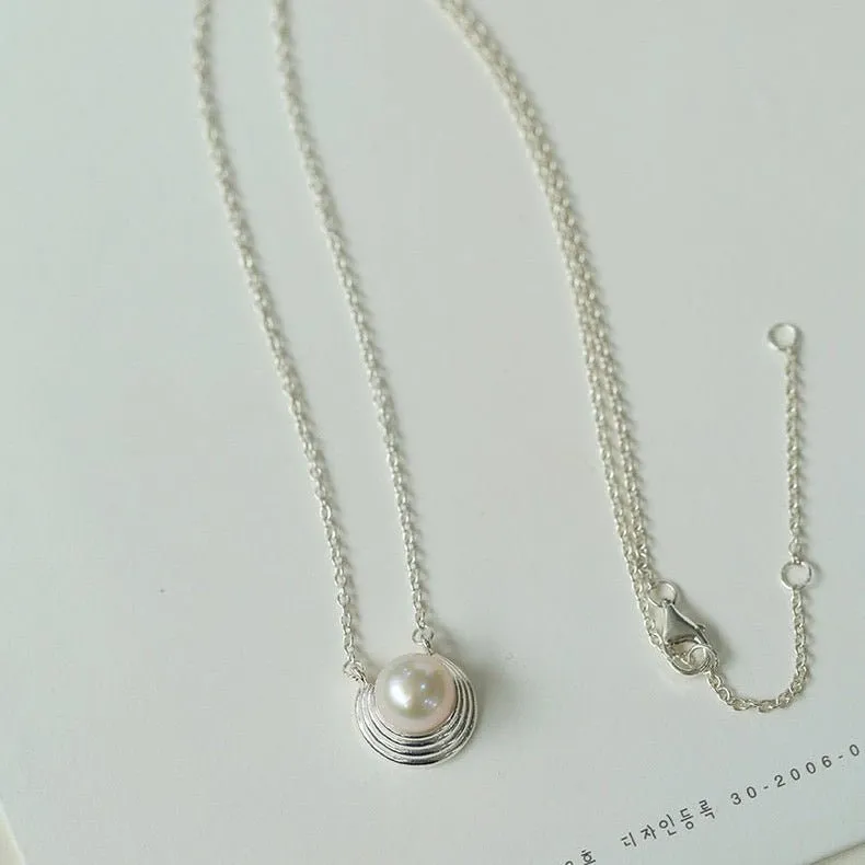 Simple Spiral Pearl Pendant Chain Necklace