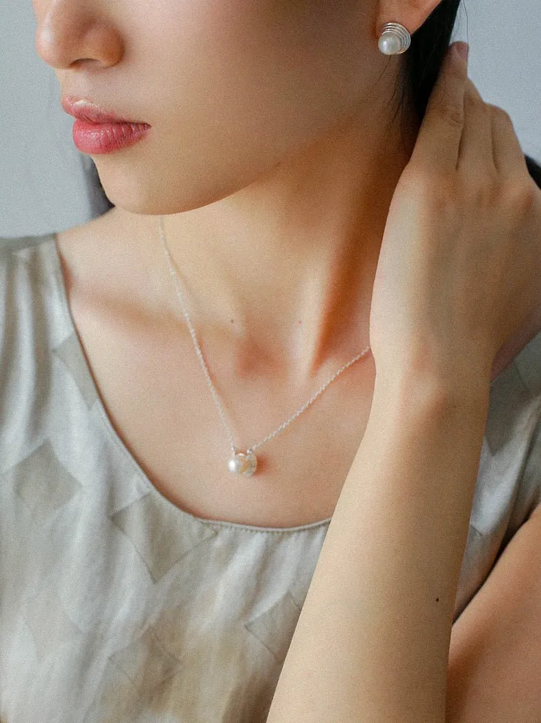 Simple Spiral Pearl Pendant Chain Necklace